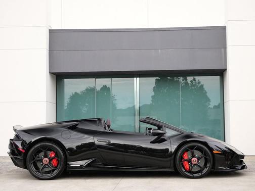 Black 2024 Lamborghini Huracan EVO Spyder