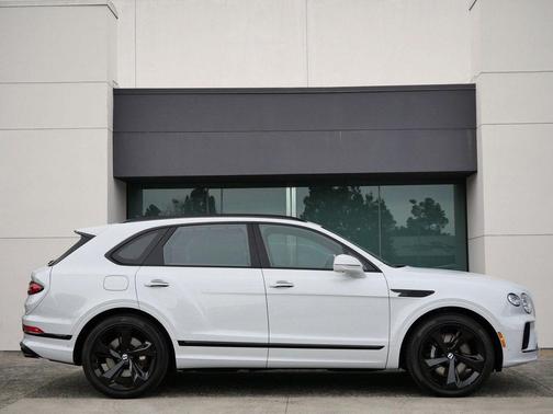Ice 2025 Bentley Bentayga V8
