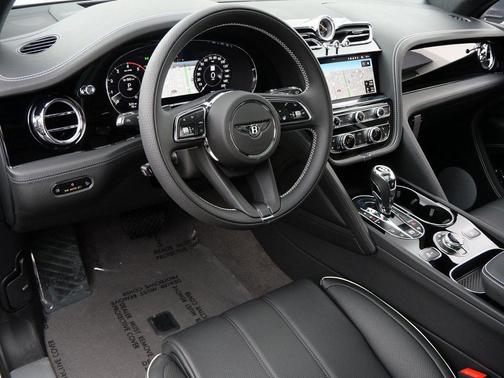 Ice 2025 Bentley Bentayga V8