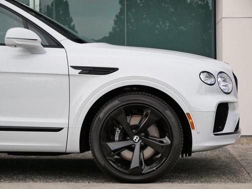 Ice 2025 Bentley Bentayga V8