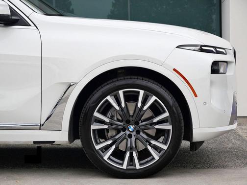 Alpine White 2025 BMW X7 xDrive40i