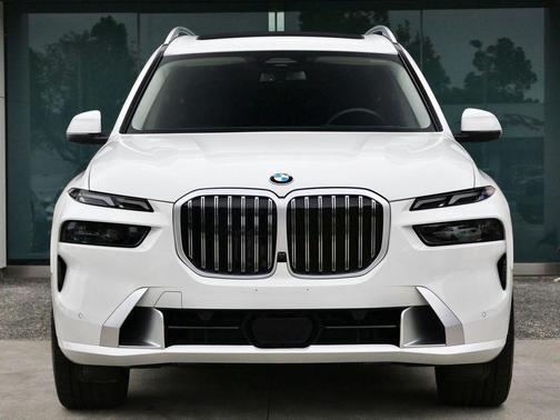 Alpine White 2025 BMW X7 xDrive40i