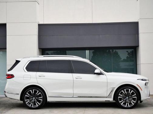 Alpine White 2025 BMW X7 xDrive40i