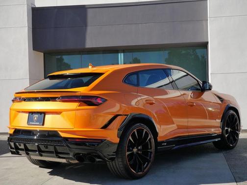 2024 Lamborghini Urus S