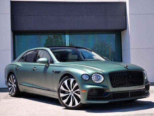 Green 2022 Bentley Flying Spur V8