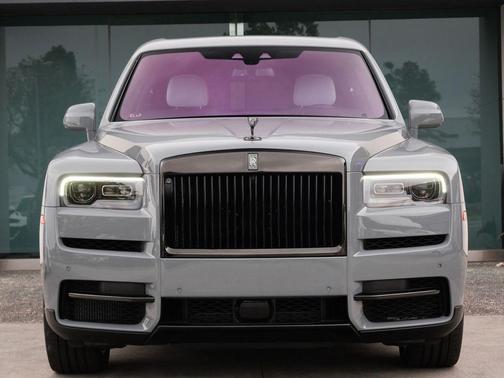 Burnout Gray 2023 Rolls-Royce Cullinan Black Badge