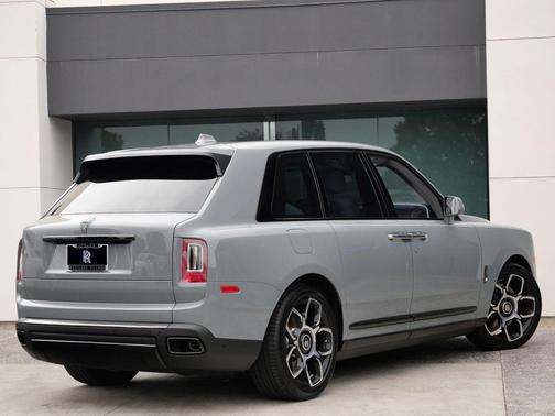 Burnout Gray 2023 Rolls-Royce Cullinan Black Badge