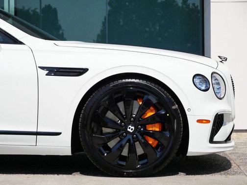 2025 Bentley Flying Spur V8