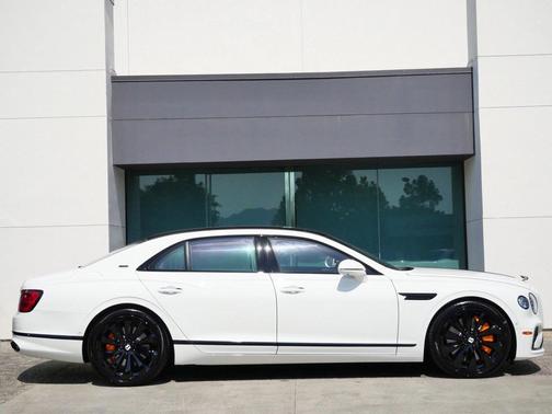 2025 Bentley Flying Spur V8