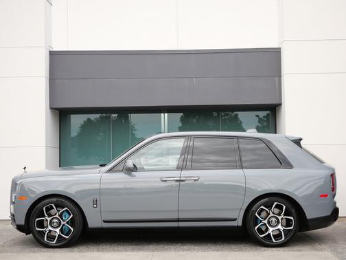 Burnout Grey 2024 Rolls-Royce Cullinan Black Badge