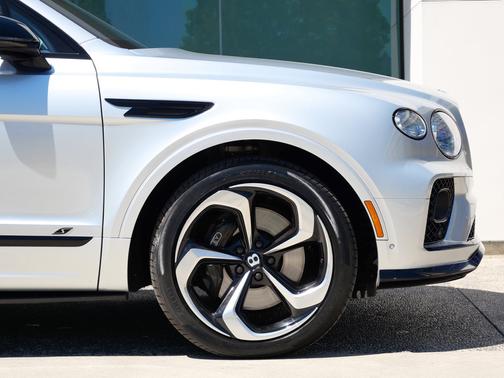 Moonbeam 2022 Bentley Bentayga S