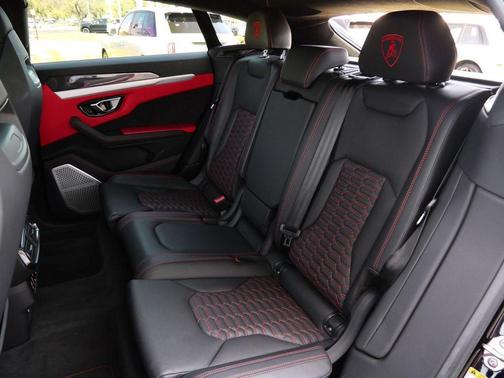 Nero Helene Metallic 2022 Lamborghini Urus