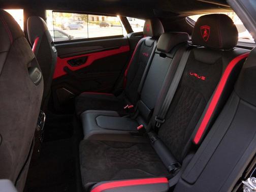 2024 Lamborghini Urus S