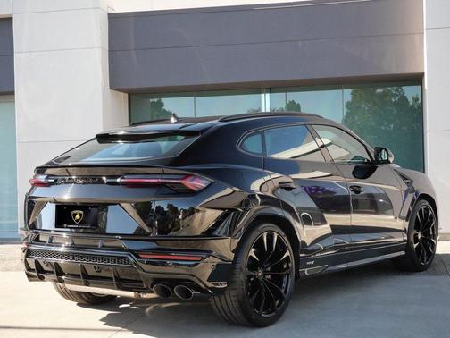 2024 Lamborghini Urus S