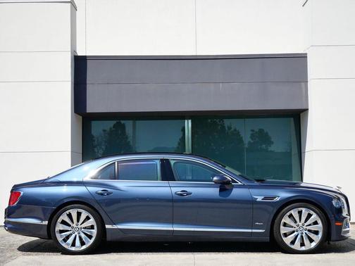 Meteor 2023 Bentley Flying Spur Azure