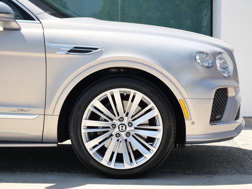 Extreme Silver Satin by Mulliner 2022 Bentley Bentayga Speed