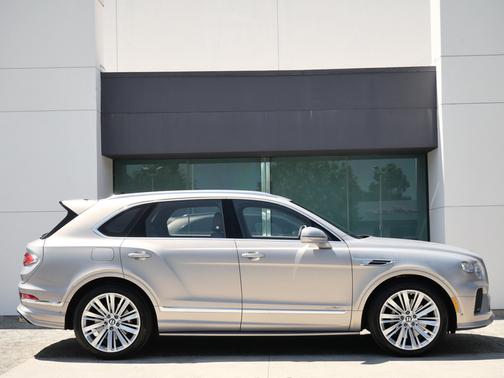 Extreme Silver Satin by Mulliner 2022 Bentley Bentayga Speed