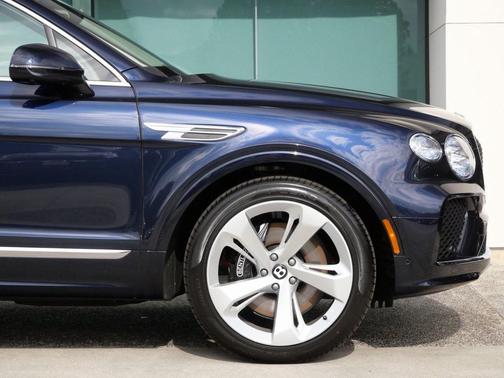 2025 Bentley Bentayga 