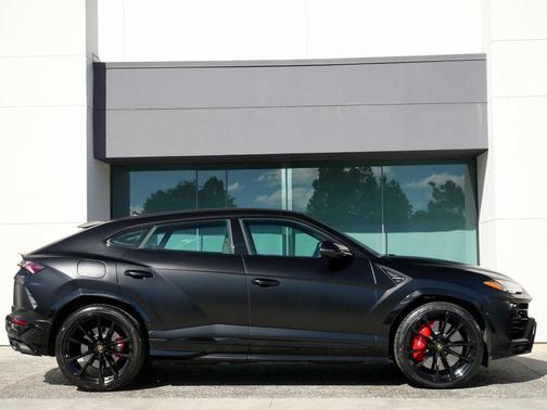2022 Lamborghini Urus