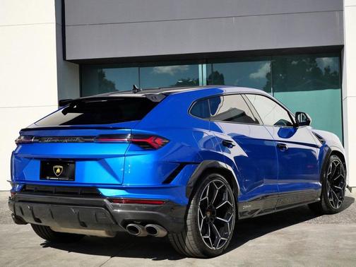 2024 Lamborghini Urus Performante