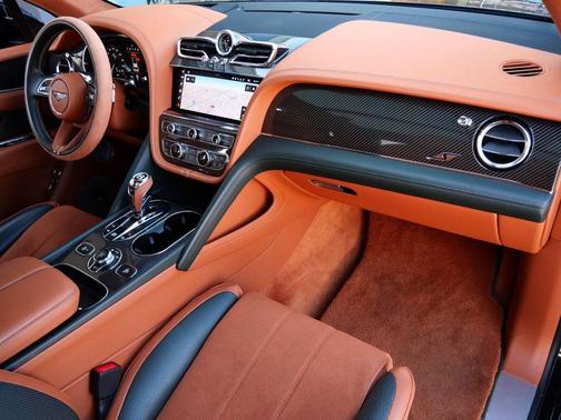 Midnight Emerald 2022 Bentley Bentayga S