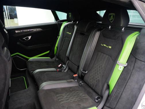 Bianco Monocerus 2024 Lamborghini Urus Performante