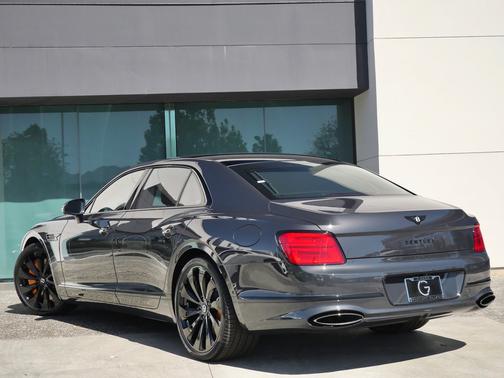 Titan Gray 2026 Bentley Flying Spur V8