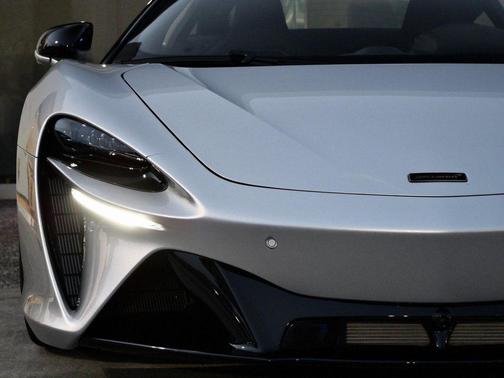 2026 McLaren Artura 