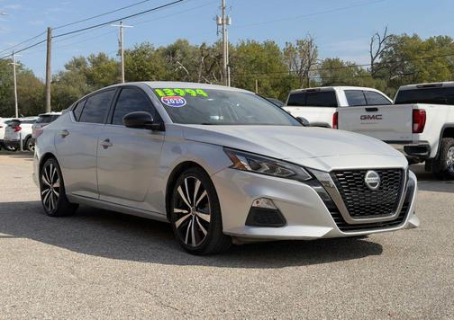 2020 Nissan Altima SR FWD