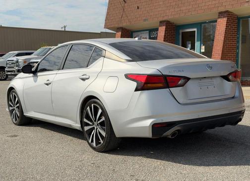 2020 Nissan Altima SR FWD