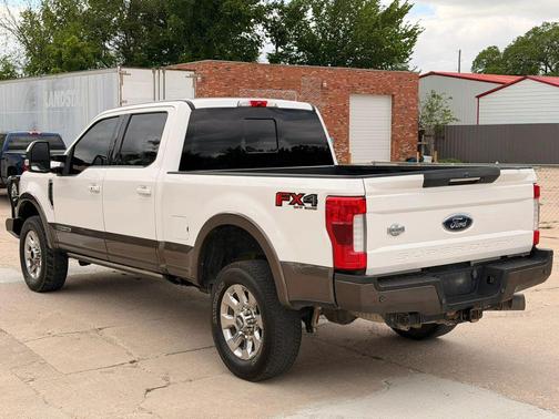 White 2017 Ford F-250 King Ranch