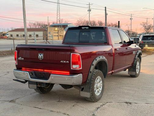 2017 RAM 2500 Laramie Crew Cab 4x4 6'4' Box