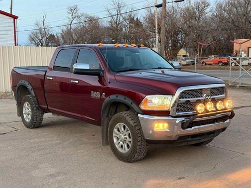 2017 RAM 2500 Laramie Crew Cab 4x4 6'4' Box