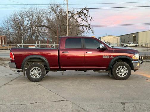 2017 RAM 2500 Laramie Crew Cab 4x4 6'4' Box