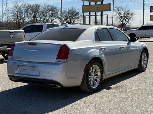 2020 Chrysler 300 Touring