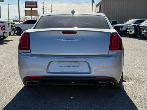 2020 Chrysler 300 Touring