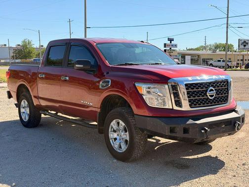 2017 Nissan Titan SV
