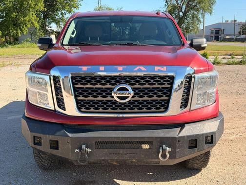 2017 Nissan Titan SV