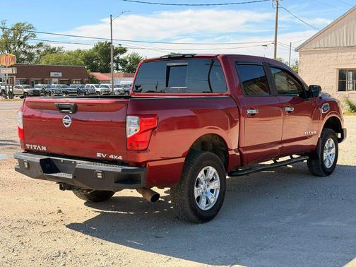2017 Nissan Titan SV