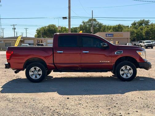 2017 Nissan Titan SV