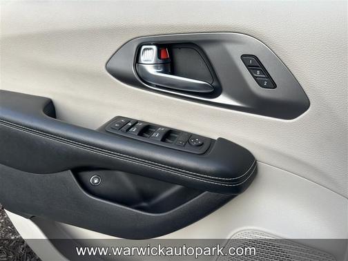 2022 Chrysler Pacifica Hybrid Touring L