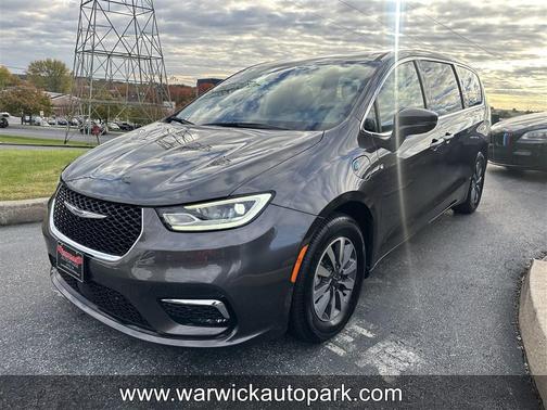 2022 Chrysler Pacifica Hybrid Touring L