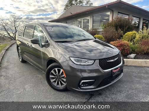 2022 Chrysler Pacifica Hybrid Touring L
