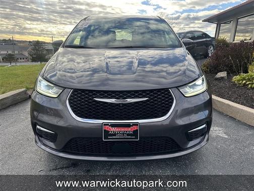 2022 Chrysler Pacifica Hybrid Touring L