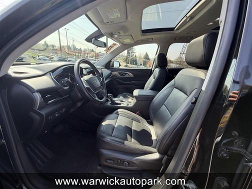 Mosaic Black Metallic 2021 Chevrolet Traverse RS