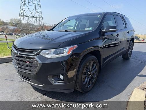 Mosaic Black Metallic 2021 Chevrolet Traverse RS