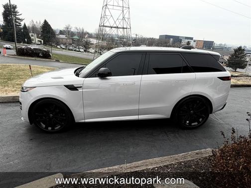 2025 Land Rover Range Rover Sport SE