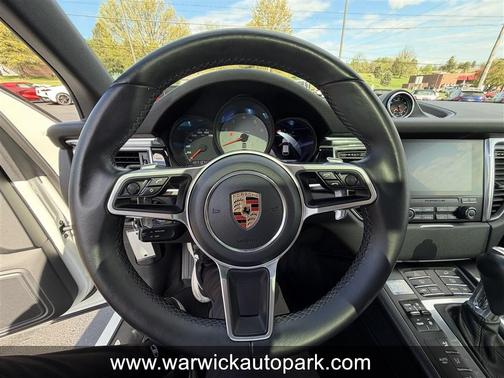 2017 Porsche Macan Macan