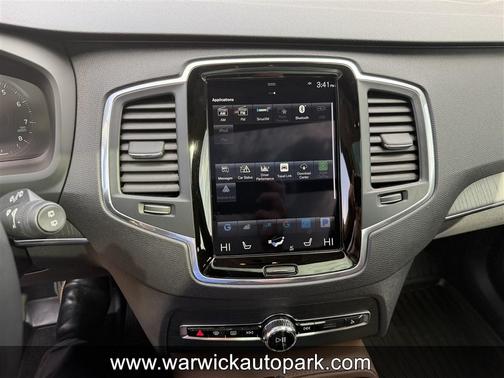 Onyx Black Metallic 2020 Volvo XC90 T6 Momentum