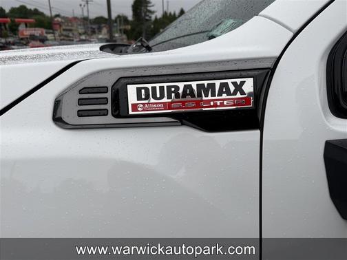 Summit White 2025 GMC Sierra 2500 AT4